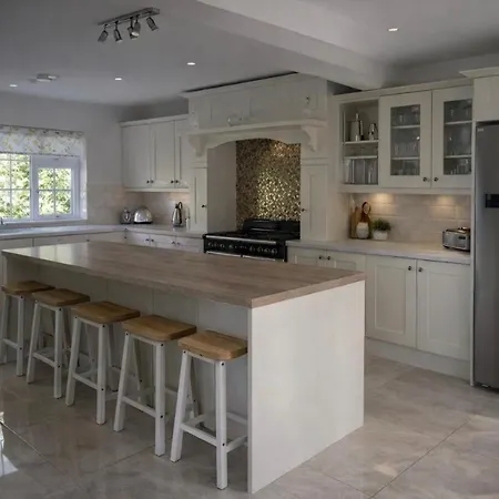 Гостевой дом Mountingrovebnb Piltown